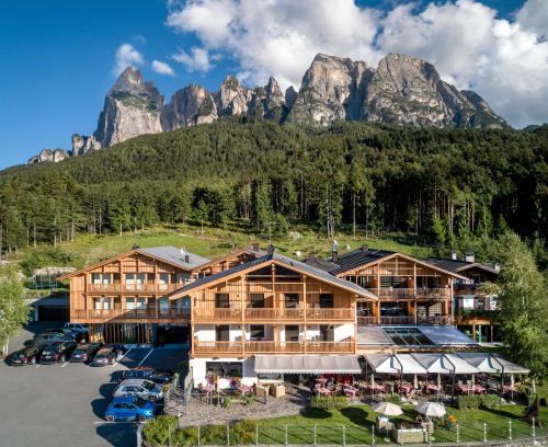 Castelrotto Hotel | Relax at Dolmites Nature Hotel Vigilerhof - 4-Star Escape