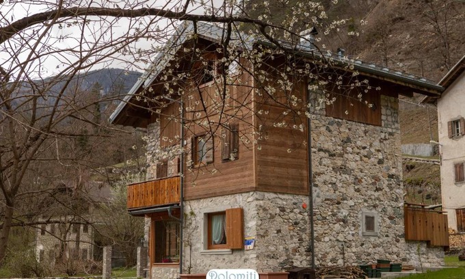 Perarolo di Cadore House | Family-Friendly Comfort at Dolomiti RiverSide - Rated 9/10