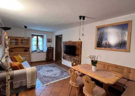 Fiera di Primiero Apartment | Pet-Friendly Dolomiti House Stube - Guest Rated 9.8/10