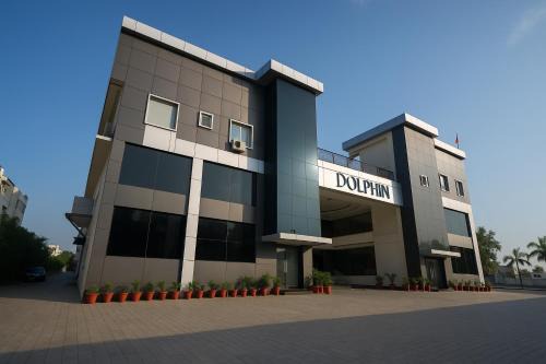 Bara Banki Hotel | Family-Friendly Dolphin Club with Breakfast Included
