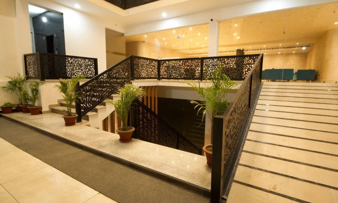 Bara Banki Hotel | Family-Friendly Stays at Dolphin Club for Memorable Trips