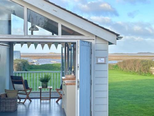 Burnham Deepdale House | Pet-Friendly Dolphin Cottage at Brancaster Staithe