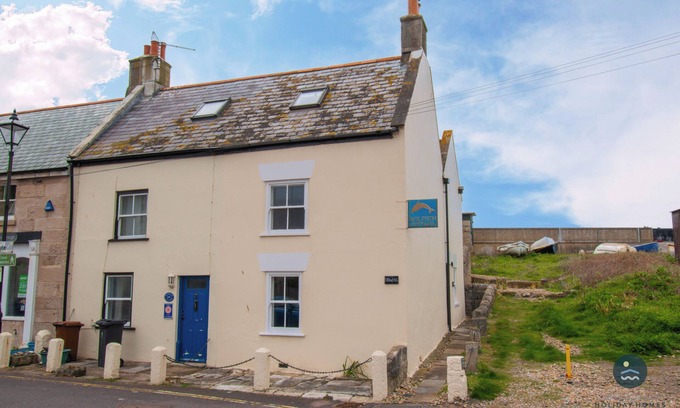 Portland Cottage | Beachfront Bliss at Dolphin Cottage, Chesil Beach