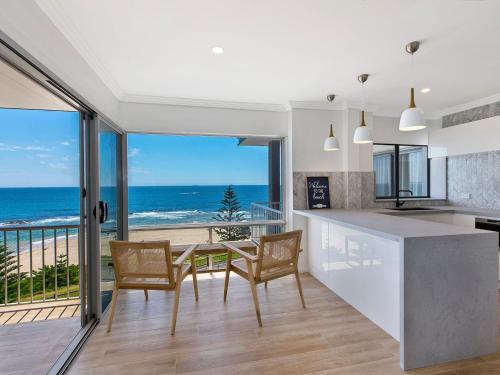 The Entrance Apartment | Elegant Dolphin Court Penthouse with Family-Friendly Amenities