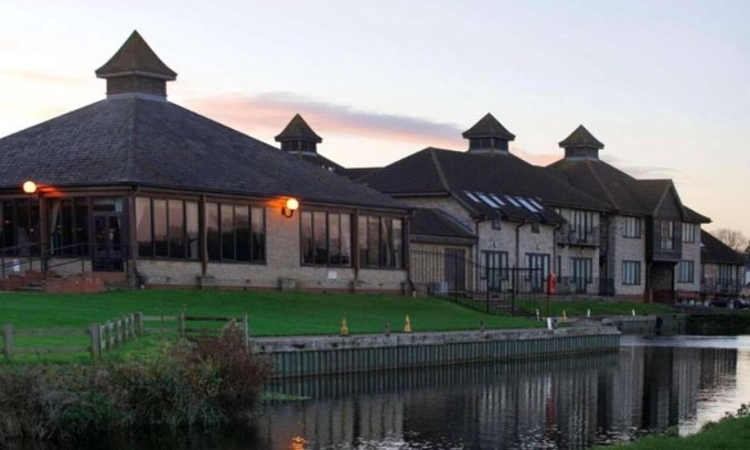 St Ives Hotel | Relax at Dolphin Hotel Cambridge with Family-Friendly Amenities