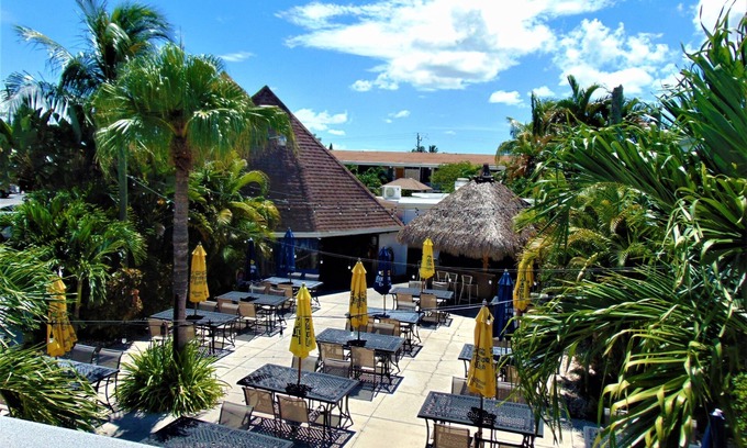 Caloosahatchee Hotel | Relax at Dolphin Key Resort with Pool and Spa Amenities
