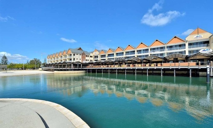 Mandurah Apartment | Oceanfront Dolphin Quay Apartments: 4-Star Guest Rated Retreat