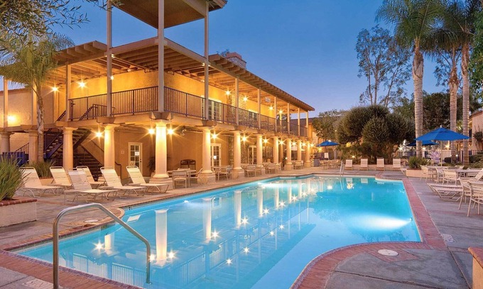 Anaheim Resort Resort | Top-Rated Dolphin's Cove Resort with Pool & Family Amenities