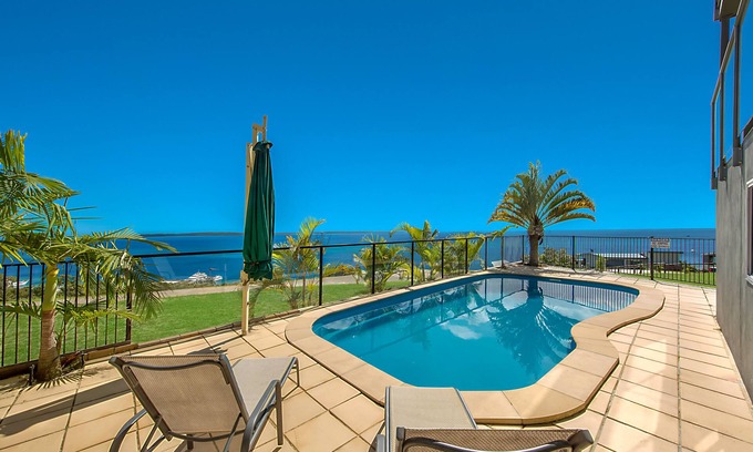 Brisbane Waterfront Apartment | Exceptional Dolphin View Apartments with Pool & Breakfast