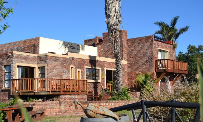 Jeffreys Bay House | Serene Dolphin View Guesthouse: 9.6/10 & Poolside Bliss