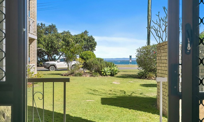 Bongaree House | Unforgettable Dolphin View with Breakfast & Family Amenities
