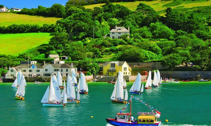 Salcombe Cottage | Experience Oceanfront Bliss at Dolphins Hotel
