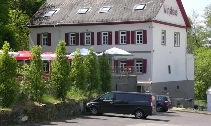 Simmern Hotel | Explore Domäne am See: Pet-Friendly Oceanfront Retreat