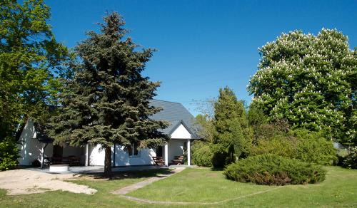 Nowa Wies Wielka House | Inviting Oasis for Rent: Family-Friendly Getaway