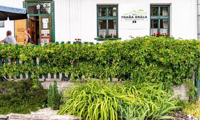 Smrecany House | Discover Dom Frana Krala: Pet-Friendly Escape with Hot Tub