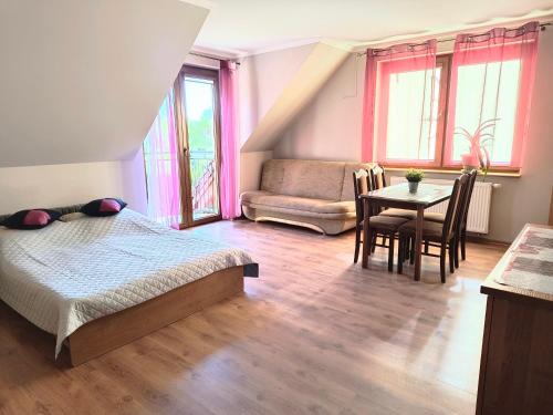 Miedzywodzie House | Oceanfront Retreat: Dom Gościnny AgCez with Pet-Friendly Perks