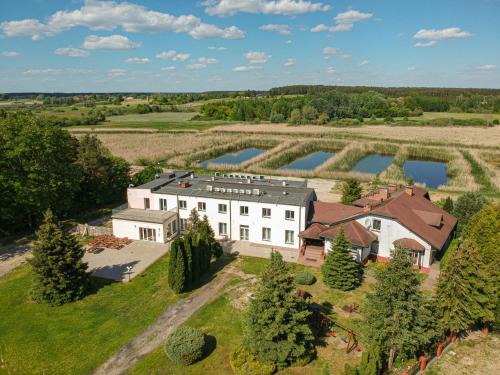 Zbaszyn House | Discover Dom Gościnny Pod Akacjami: Family-Friendly Retreat