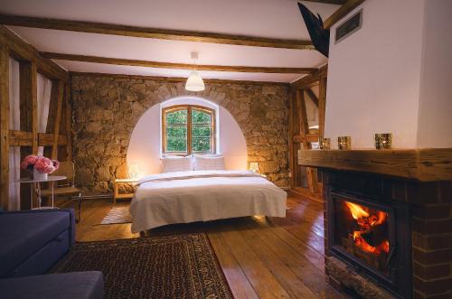 Wlen Apartment | Indulge in Family-Friendly Comfort at Dom Gościnny pod Zamkiem Wleń
