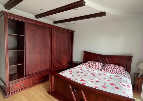 Spytkowice Apartment | Discover Dom na Wzgórzach: Family-Friendly Retreat
