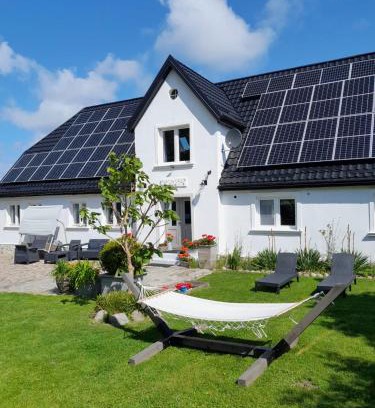 gmina Bedzino House | Top-Rated Dom nad morzem Ludwikowo: Pet & Child Friendly