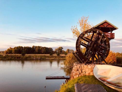 Dzialdowo Apartment | Tranquil Retreat: Dom nad stawem przy lesie with Pool & Hot Tub