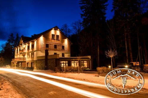 Miedzygorze Bed & Breakfast | Discover Dom Nad Wodospadem: Pet-Friendly Retreat with Breakfast