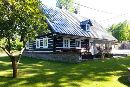 Jagniatkow House | Discover Dom Nad Wodospadem: Pet-Friendly Paradise Awaits
