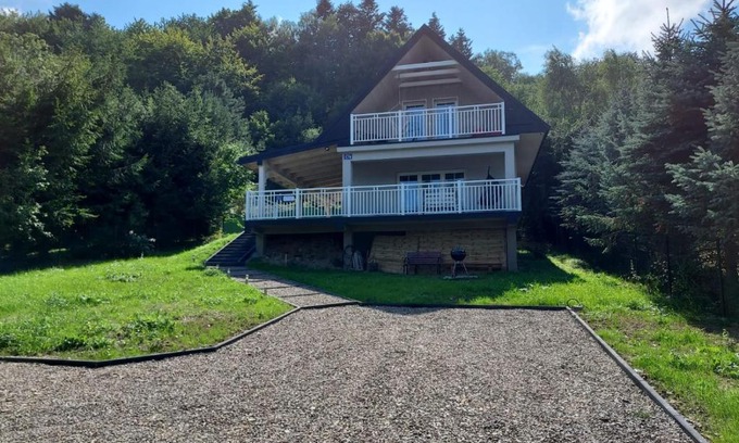 Losie Villa | Discover Dom Piotrusiówka by Klimkówka Lake - Perfect for Families