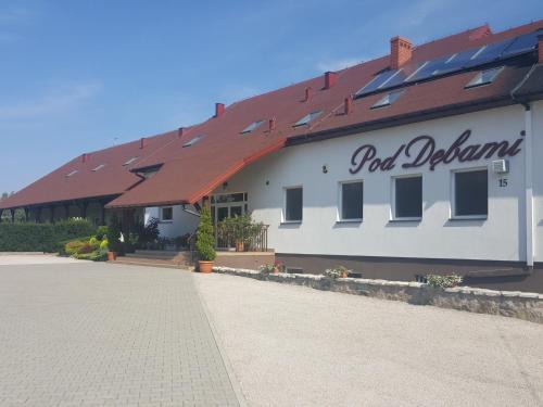 Masłow Bed & Breakfast | Cozy Dom Pod Dębami: Family-Friendly Retreat Awaits