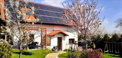 Srebrna Gora Bed & Breakfast | Exceptional Oceanfront Retreat at Dom Pod Różami Agroturystyka