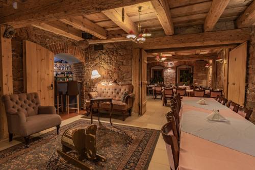 Srebrna Gora Bed & Breakfast | Inviting Dom pod Twierdzą Srebrna Góra: Pet-Friendly Retreat