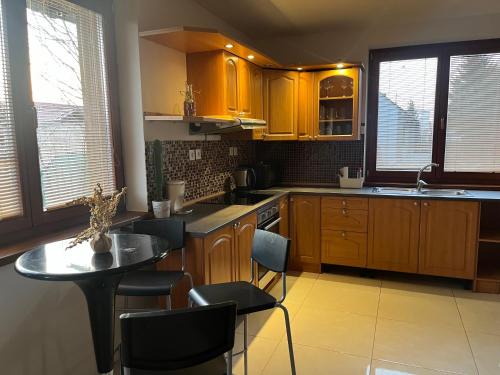 Dunajska Streda House | Family-Friendly Retreat at Dom pri kúpalisku Thermalpark