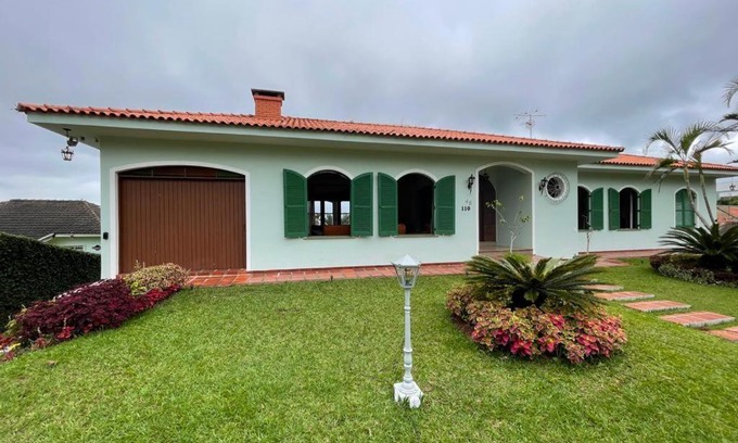 Telemaco Borba Apartment | Top-Rated Dom Ravello Hotel with Pool & Pet-Friendly Stay