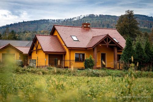 Jarnołtowek Apartment | Relax at Dom u podnóża Biskupiej Kopy with Hot Tub Access