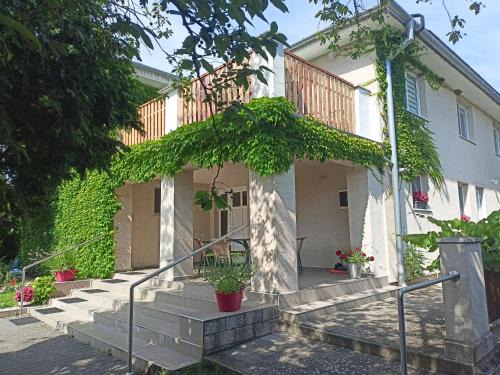 Podhajska House | Experience Tranquility at Dom v Záhrade with Ocean Views