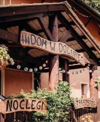 Janowice Wielkie House | Cozy Dom w Dolinie: Guest Rated 9.5 with Hot Tub & Breakfast