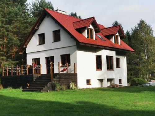Lukta House | Idyllic Retreat at Dom w lesie with Private Beach Access