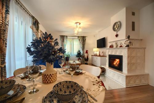 Milowka Apartment | Kid-Friendly Getaway at Dom w Milówce with Hot Tub