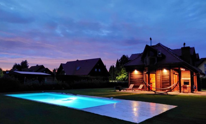 Debki House | Inviting Holiday Home with Pool and Ocean View