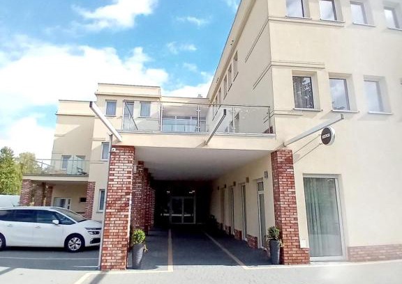 Jarocin Resort | Discover Dom Weselny Zielony Zakątek: Family-Friendly Retreat