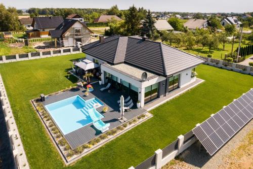 Zator Villa | Relaxing Getaway at Dom z Basenem & Jacuzzi in Zator