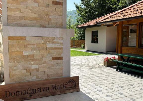 Central Serbia Apartment | Pet-Friendly Comfort at Domaćinstvo Marić - Rated 9/10