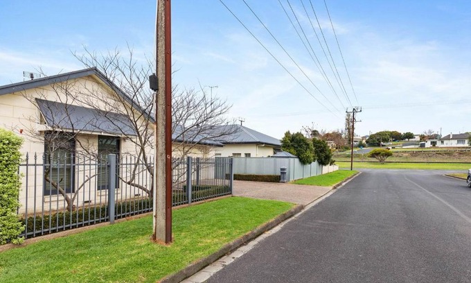Mount Gambier Apartment | Domain One Apartment: Family-Friendly Stay with Kitchen Access