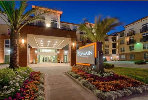 Memorial Apartment | Domain West