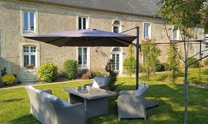 Mandeville-en-Bessin Bed & Breakfast | Exceptional Stay at Aux Léopards Normands - Pet & Child Friendly