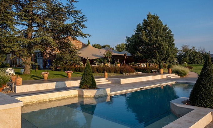 Eaunes Bed & Breakfast | Relax at Domaine de Belair: Family-Friendly with Pool Access