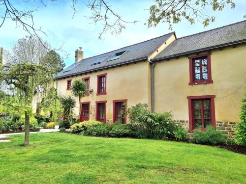 Miniac-sous-Becherel Bed & Breakfast | Pet-Friendly Domaine de Corbelande with Oceanfront Views
