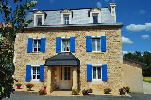 Thiviers Bed & Breakfast | Discover Domaine de Chantegros: Family-Friendly Retreat
