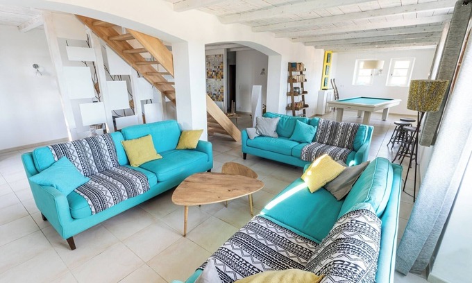 Issirac House | Elegant Domaine de Coulon: Poolside Retreat in Uzès