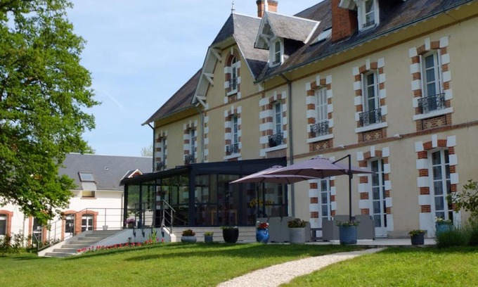 Neuvy-sur-Barangeon Apartment | Discover Domaine de Croix en Sologne: Family-Friendly Retreat